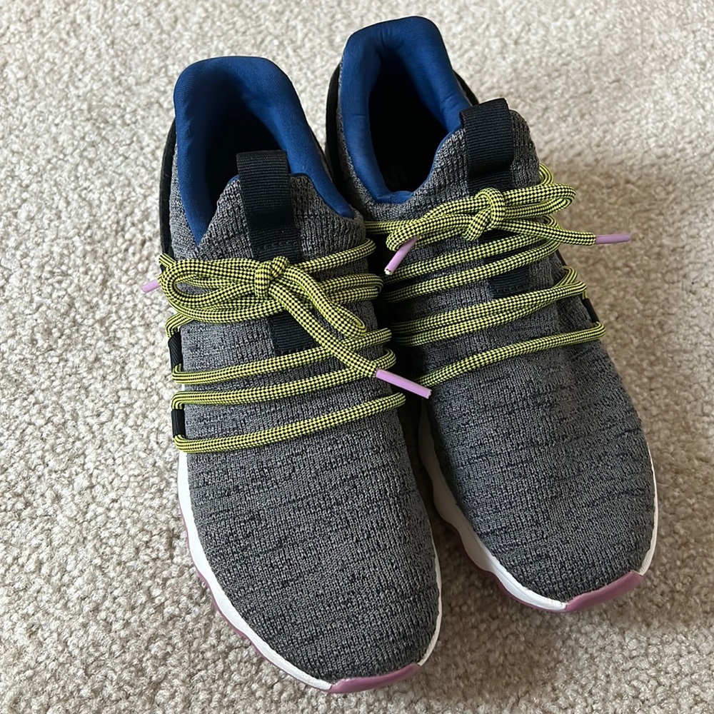 Hardly worn sorel sneakers